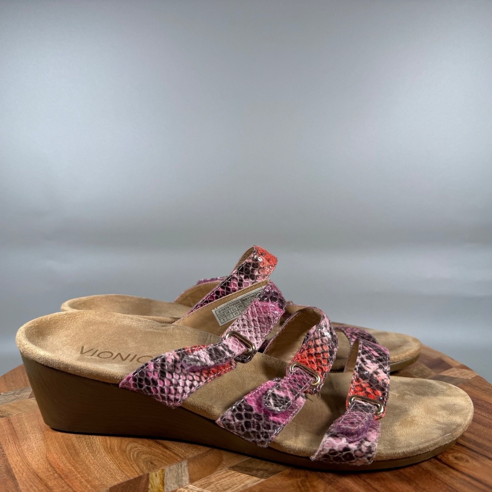 Vionic Dwyn Pink Snake Print Leather Wedge Sandals Womens 9 Orthotic Strappy
